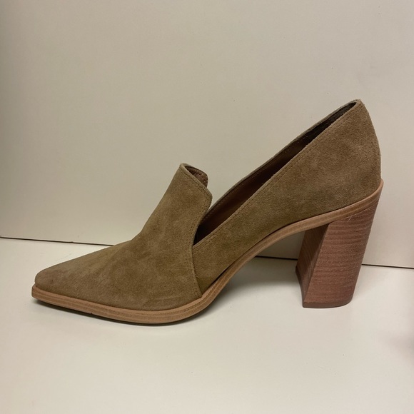 Vince Camuto Wevenly Stacked Heel Pump in Sandy Brown | Size 9M - Picture 12 of 12